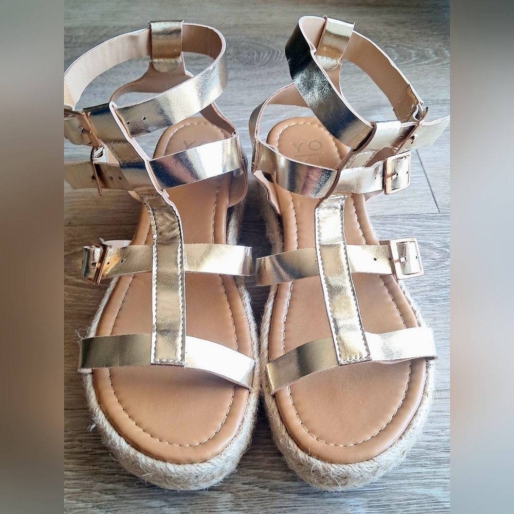 Yoki Style Cardi-10 Size 8 M Gold Metalliac Strappy Gladitor  Wedge Sandal Women